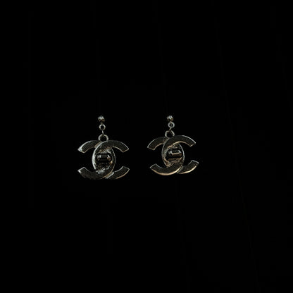 Silver CC Logo Hikaw